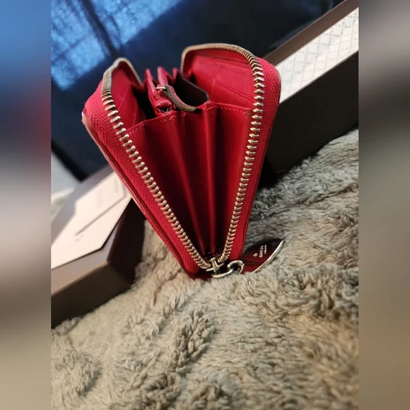 Gucci - MicroGuccissima Zippy Wallet - Picture 9 of 11